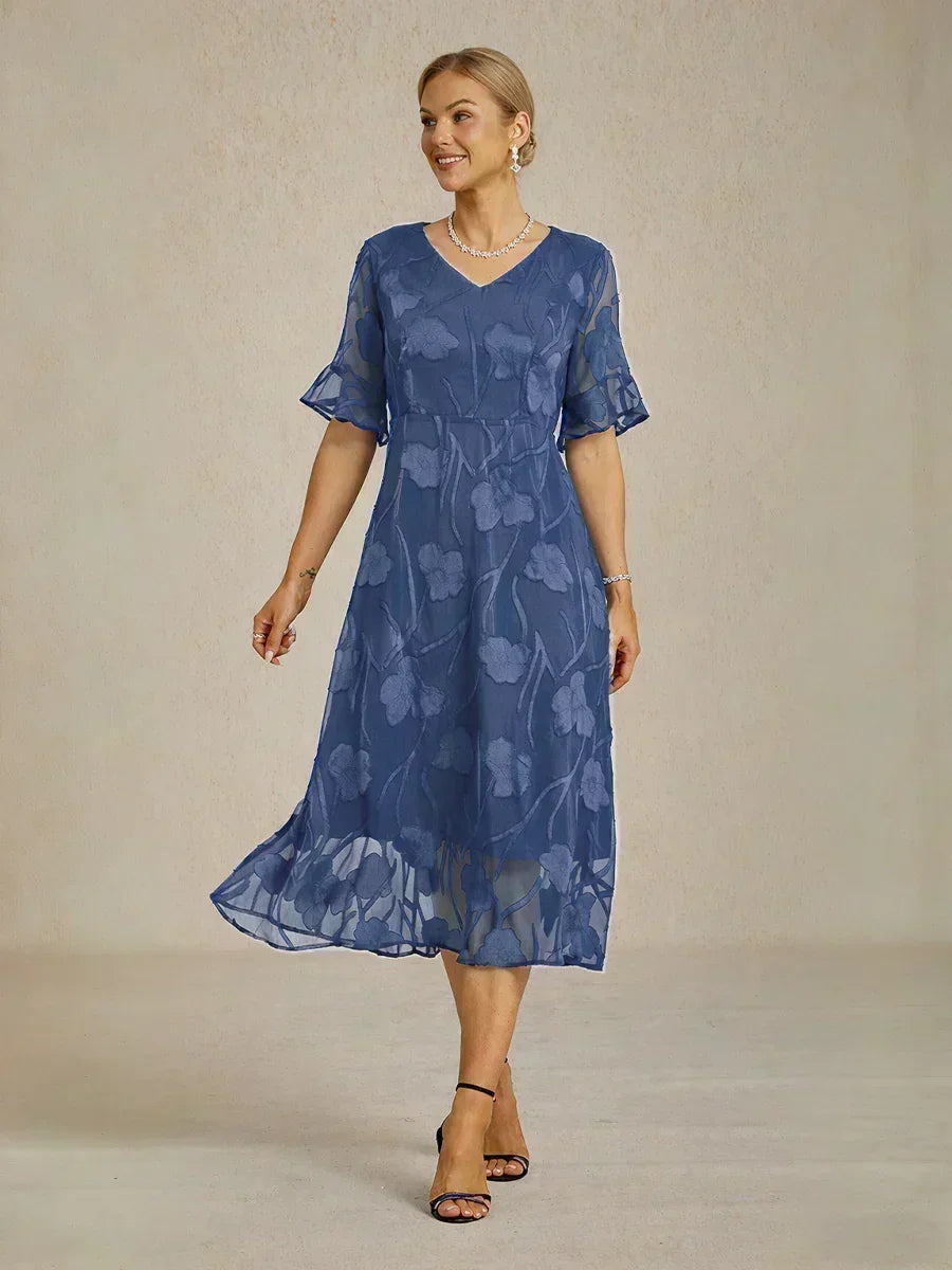 Maxi Dresses Made of Lace Fabric with Soft Sleeves