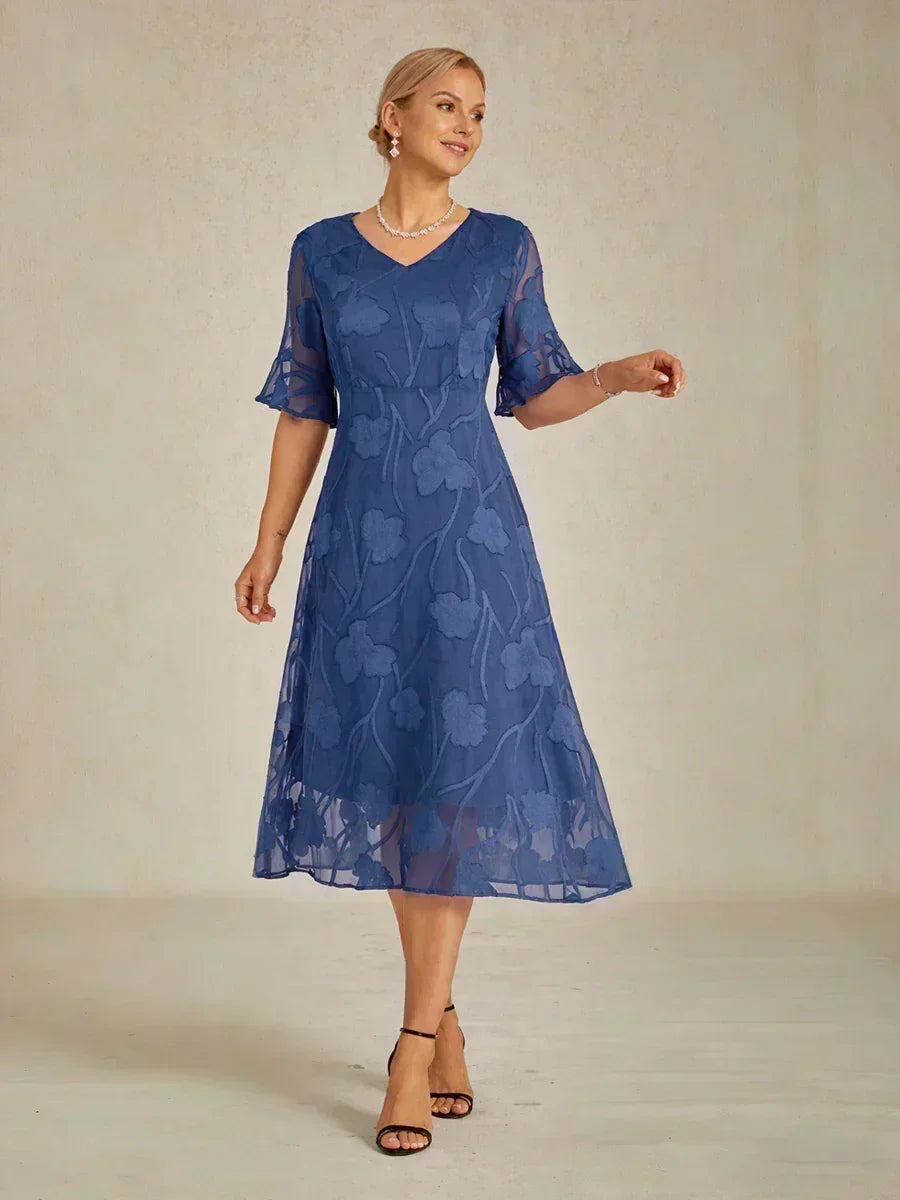 Maxi Dresses Made of Lace Fabric with Soft Sleeves