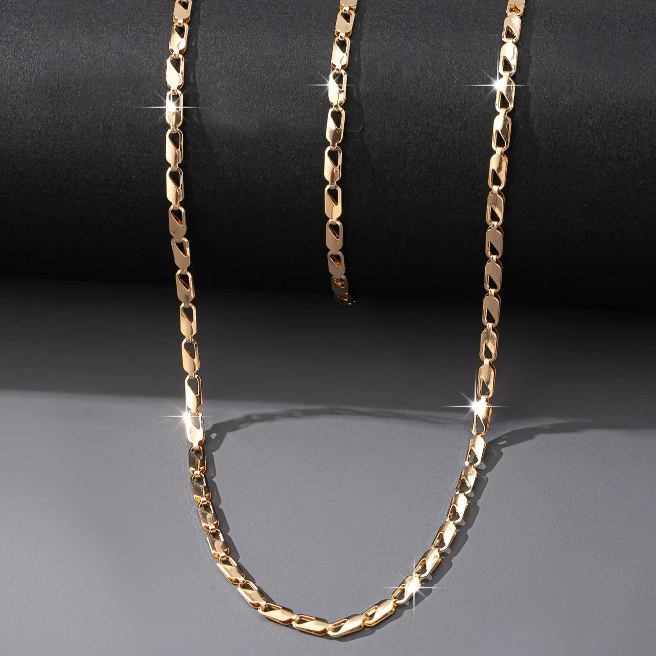 Elegant 18K Gold Bracelet and Necklace Set