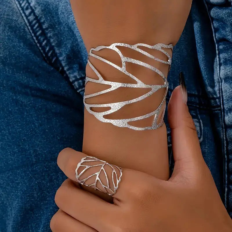 Vintage Hard Bracelet with Decorative Leaf