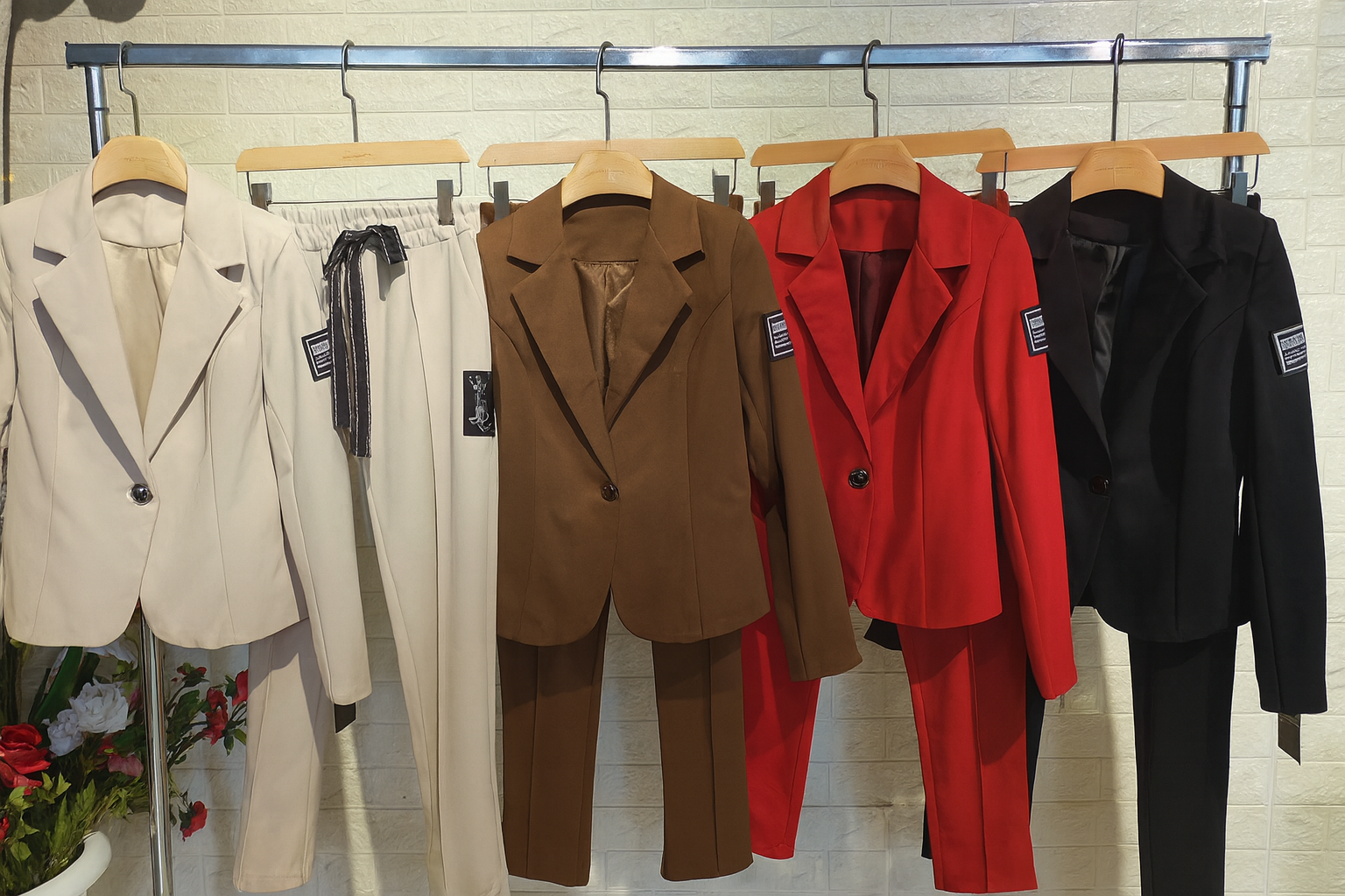 Taylor Ginbra (Jacket + Pants)