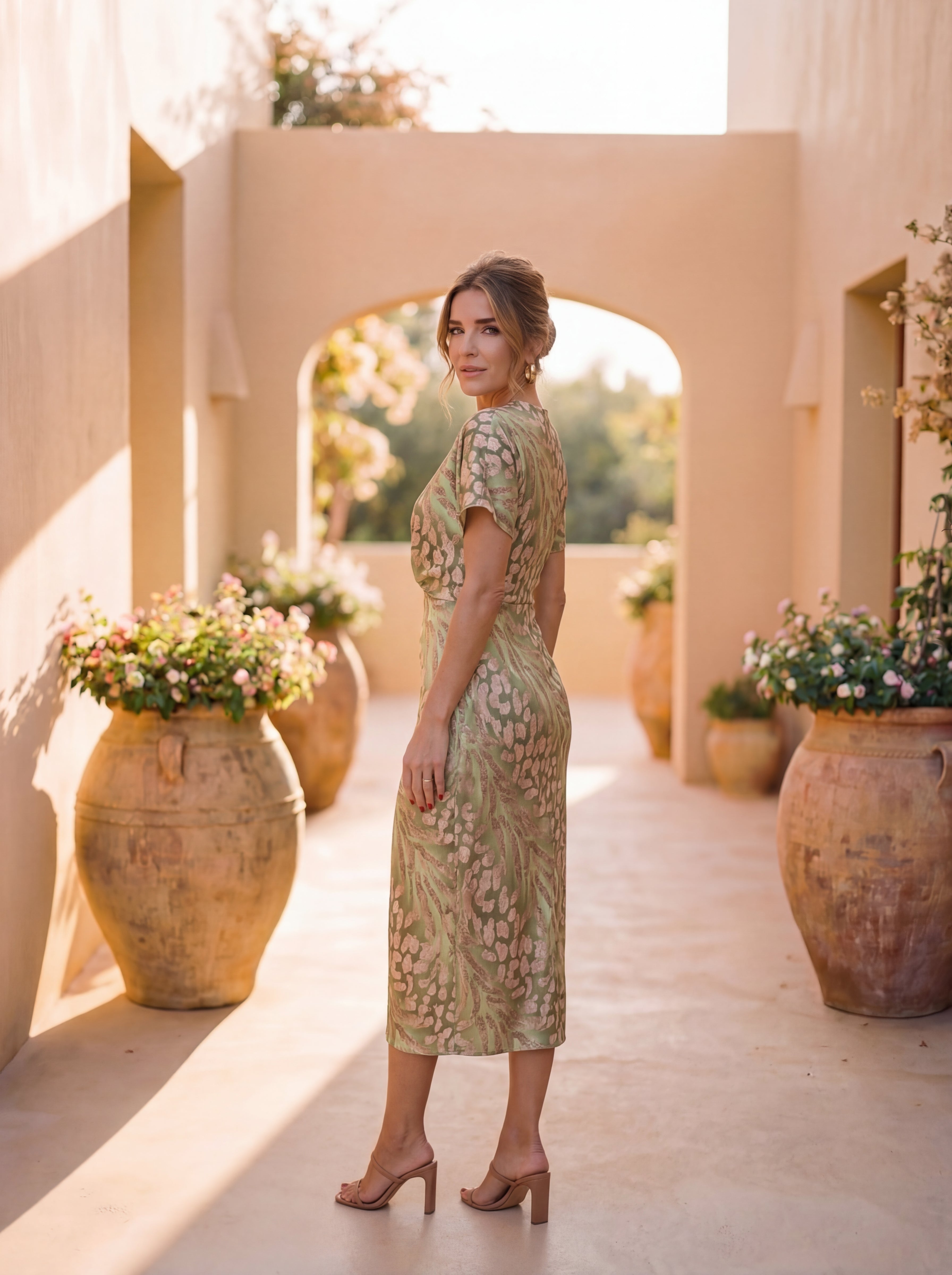 Julia – Elegant Dress Made of Light and Flowing Fabric