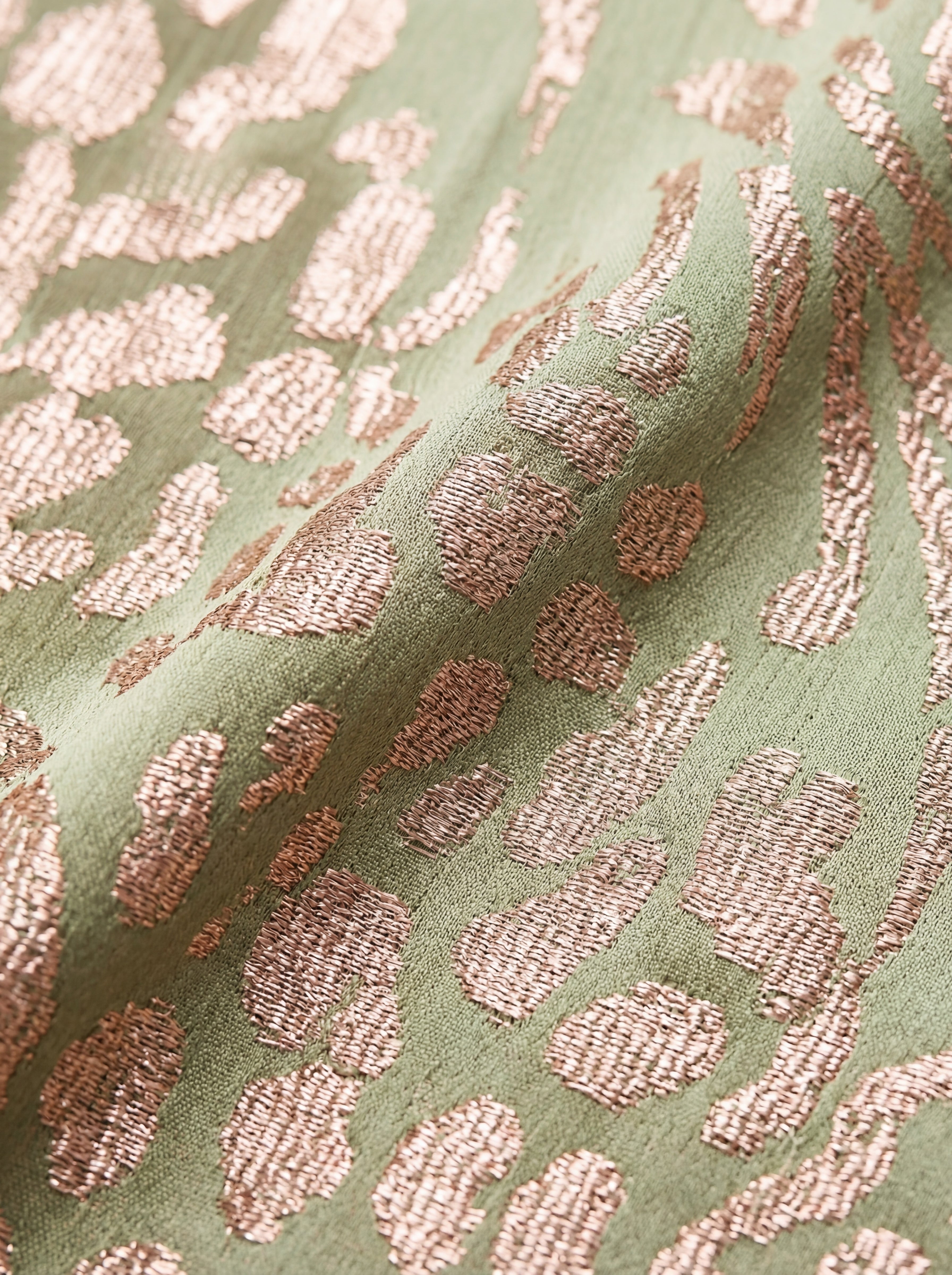 Julia – Elegant Dress Made of Light and Flowing Fabric