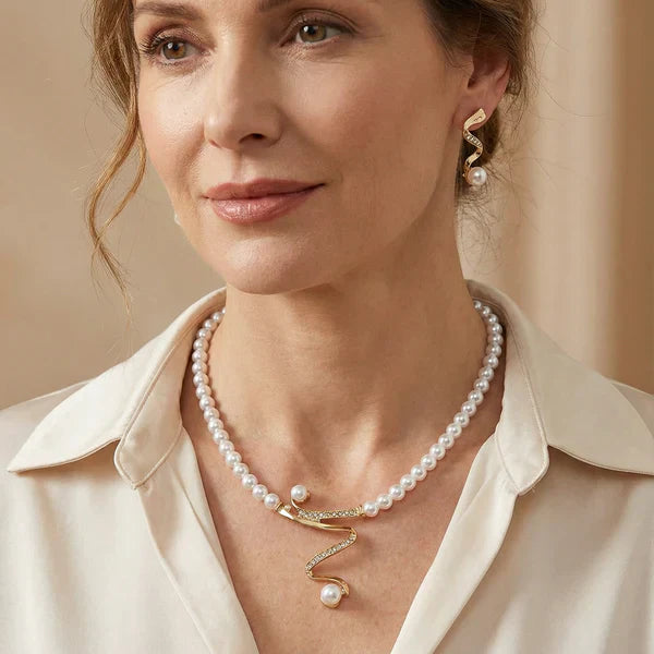 Jewelry Set with Necklace and Earrings with Natural Pearls
