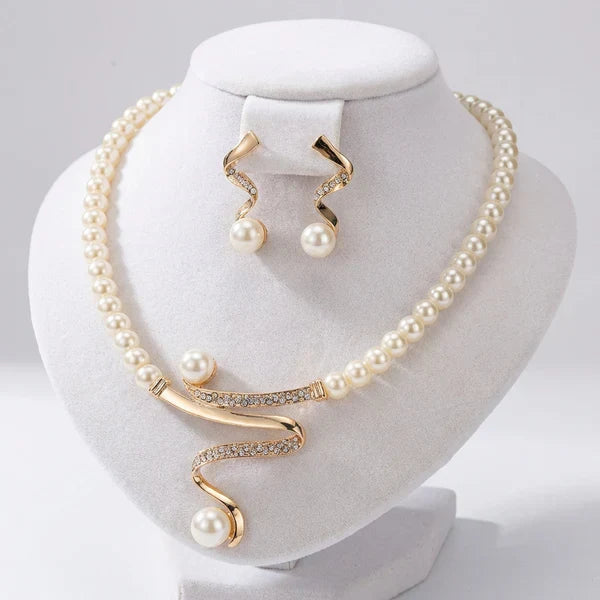 Jewelry Set with Necklace and Earrings with Natural Pearls