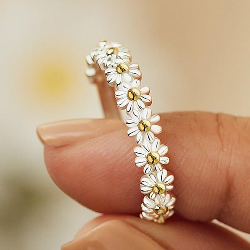 Daisy Ring – Silver and Painted Softness