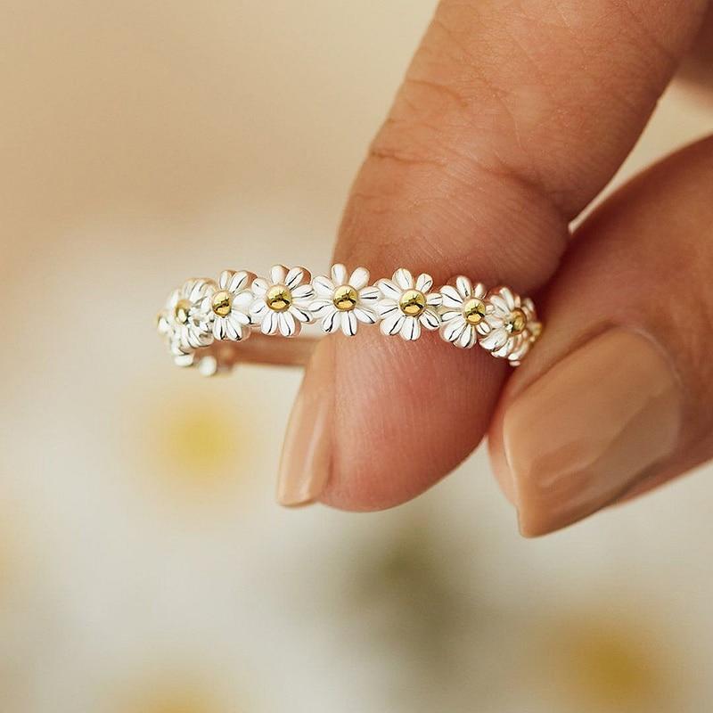 Daisy Ring – Silver and Painted Softness