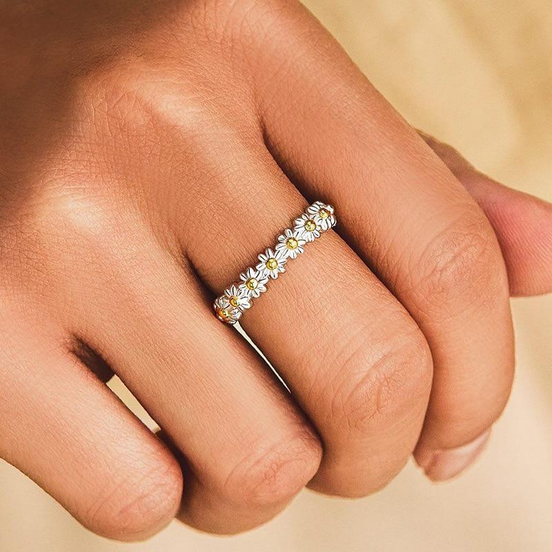 Daisy Ring – Silver and Painted Softness