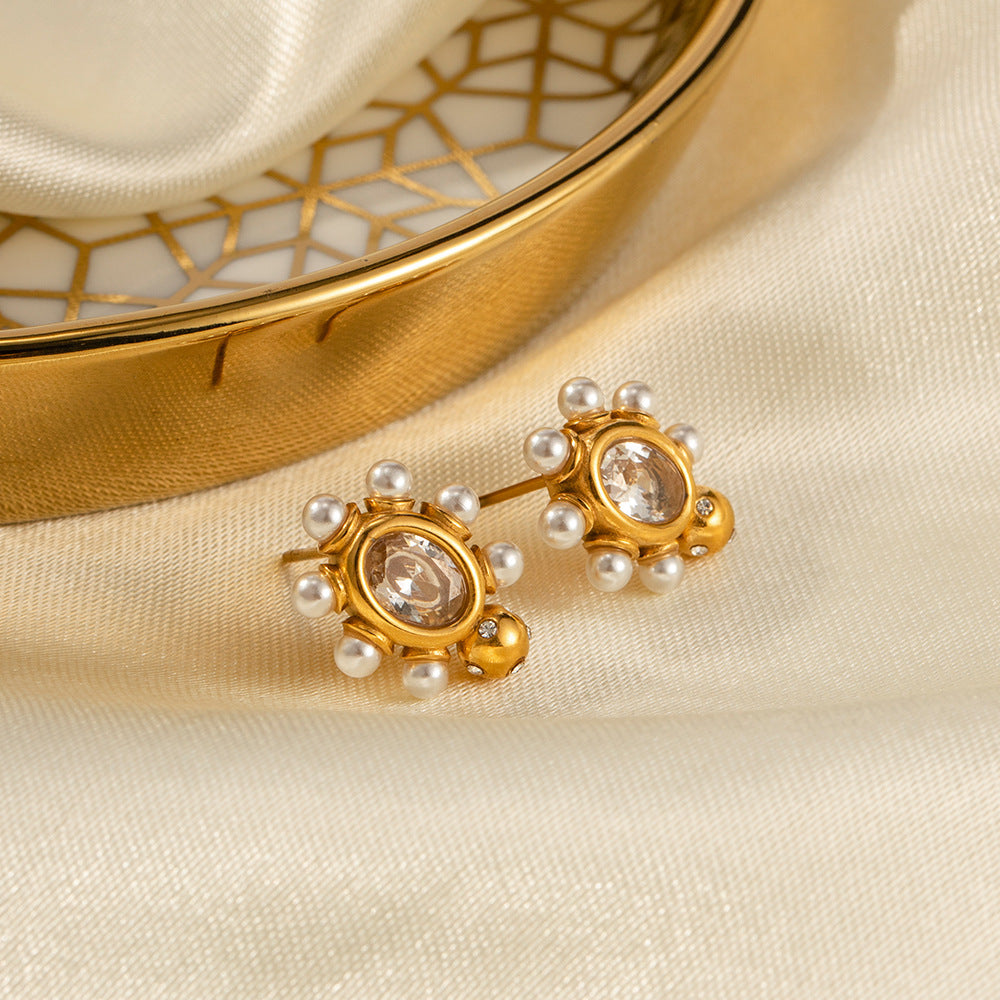 Designed gold earrings with pearl