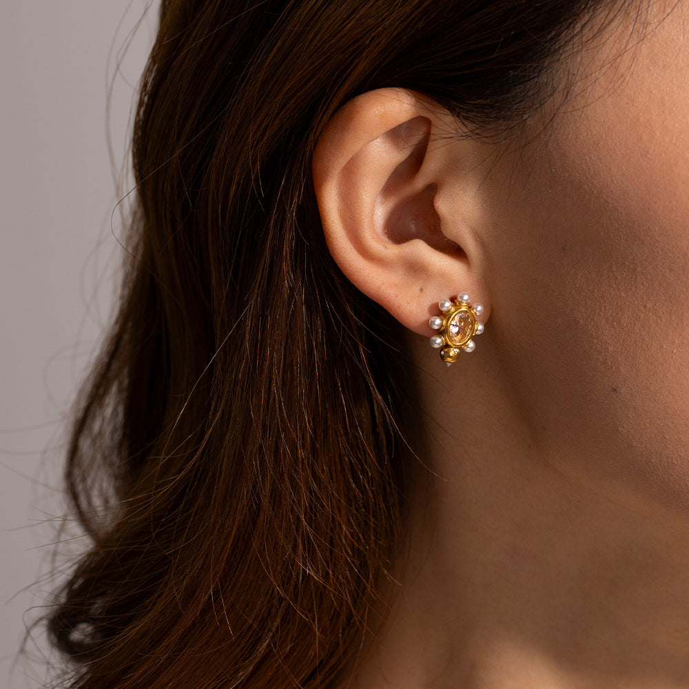 Designed gold earrings with pearl
