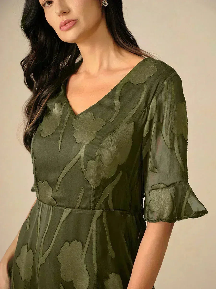 Maxi Dresses Made of Lace Fabric with Soft Sleeves