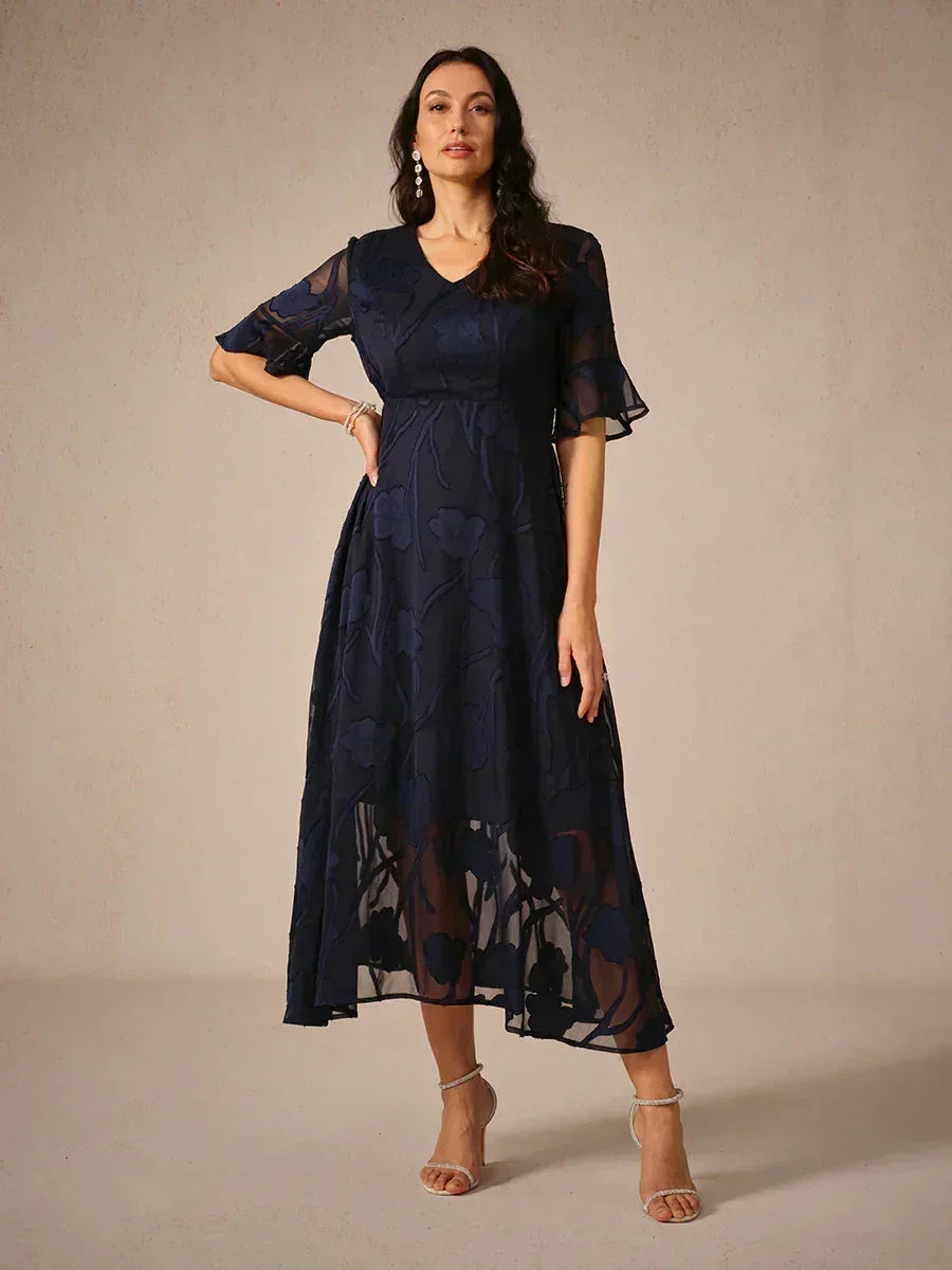 Maxi Dresses Made of Lace Fabric with Soft Sleeves