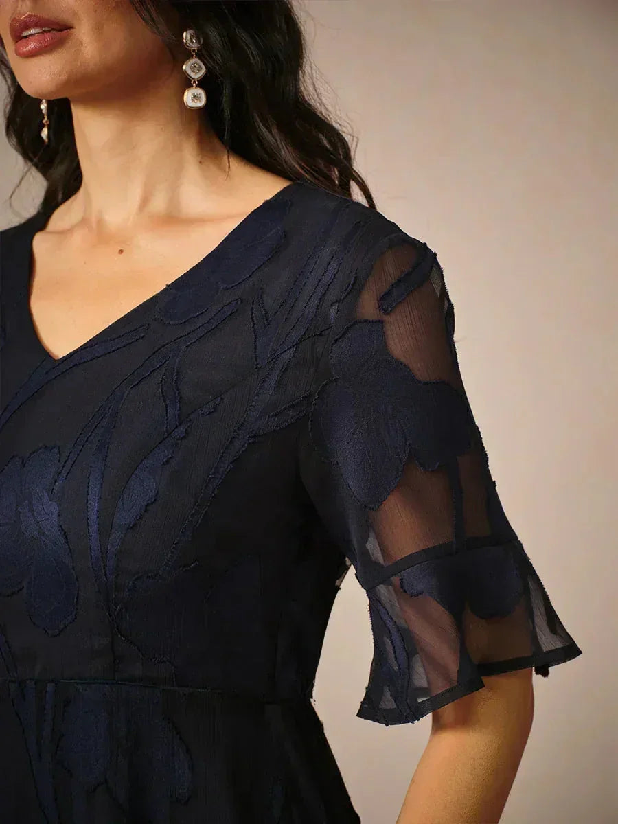 Maxi Dresses Made of Lace Fabric with Soft Sleeves