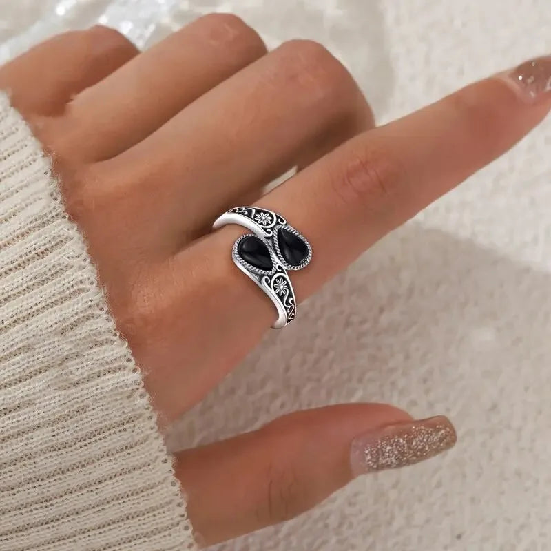 Elegant ring with a moonstone flower