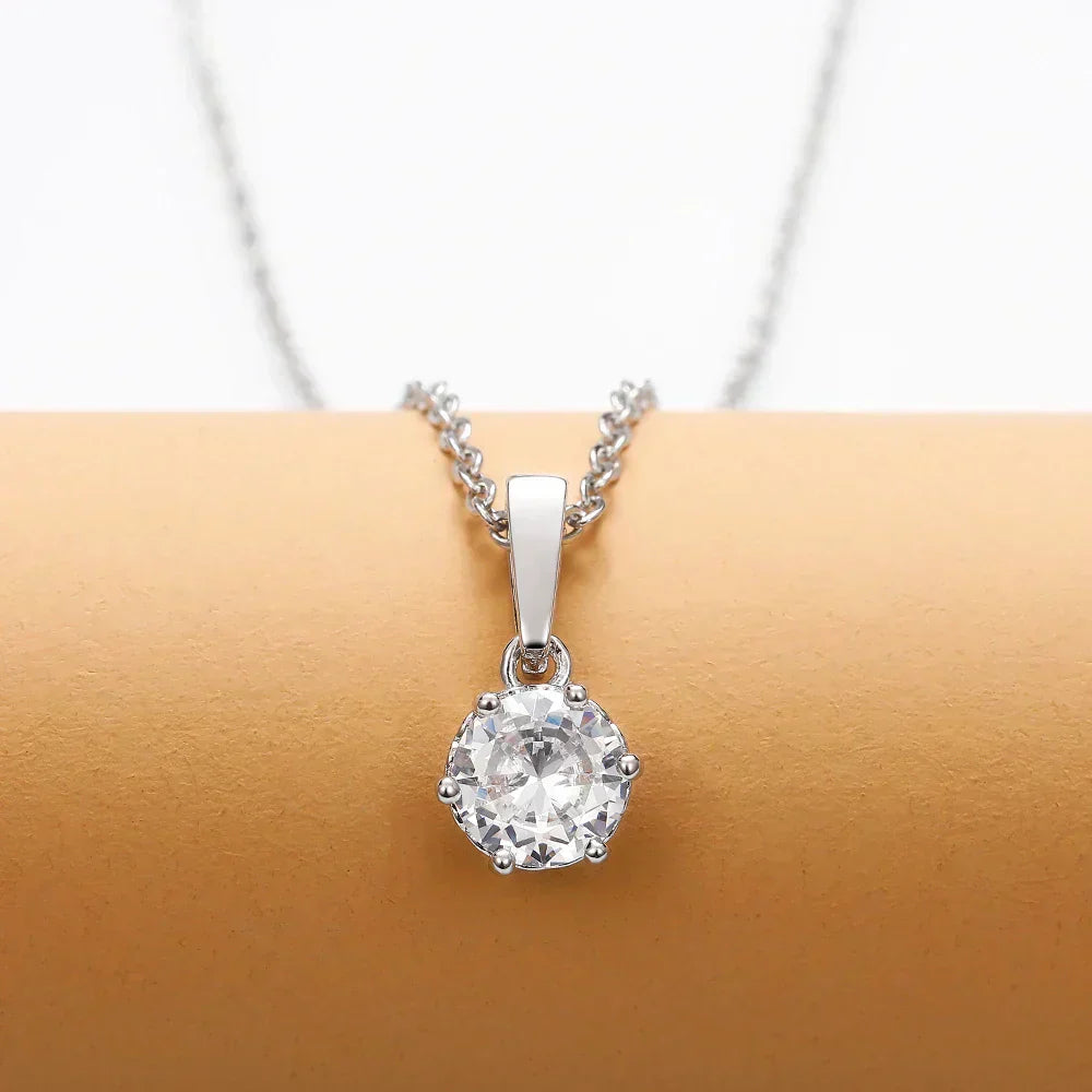Classic collar with zirconia pendant