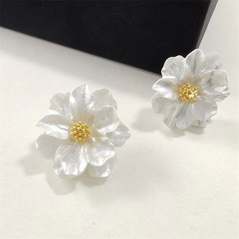 Elegant Peanut Earrings in White Acrylic