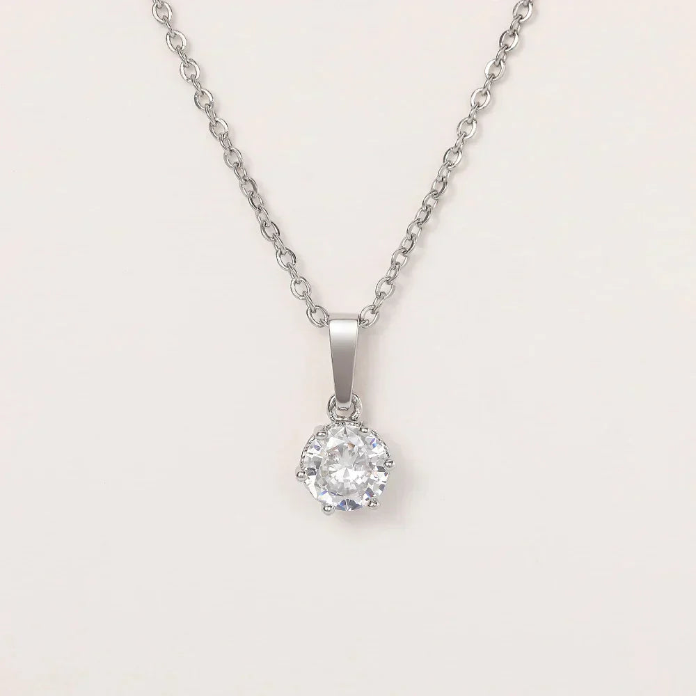 Classic collar with zirconia pendant