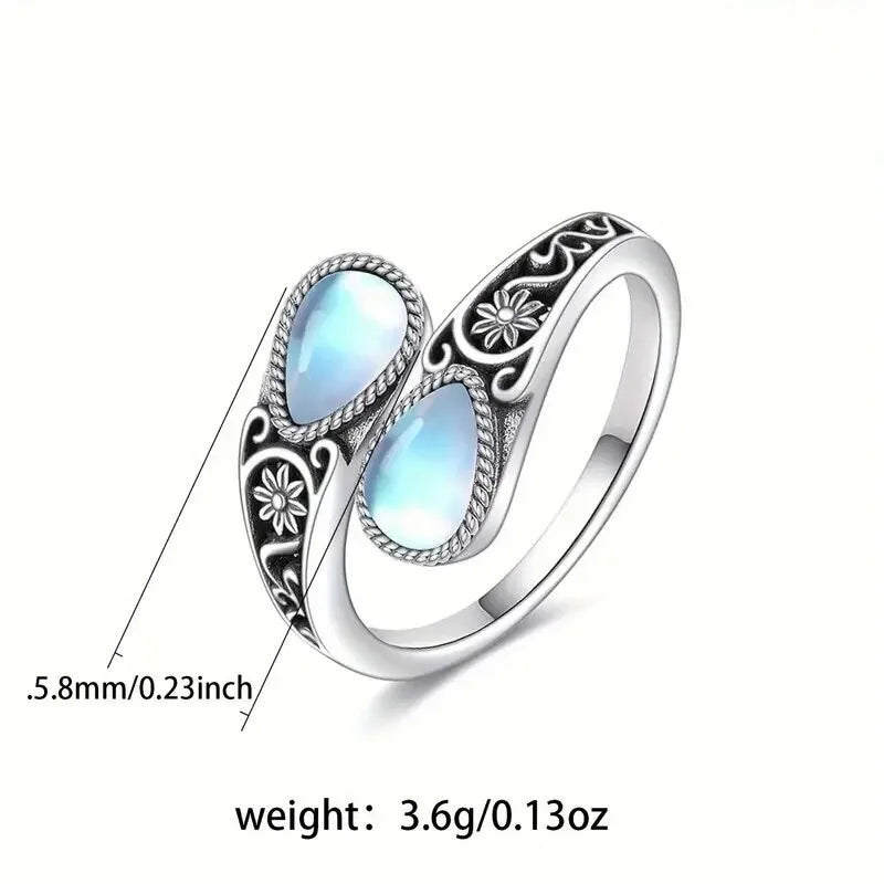 Elegant ring with a moonstone flower