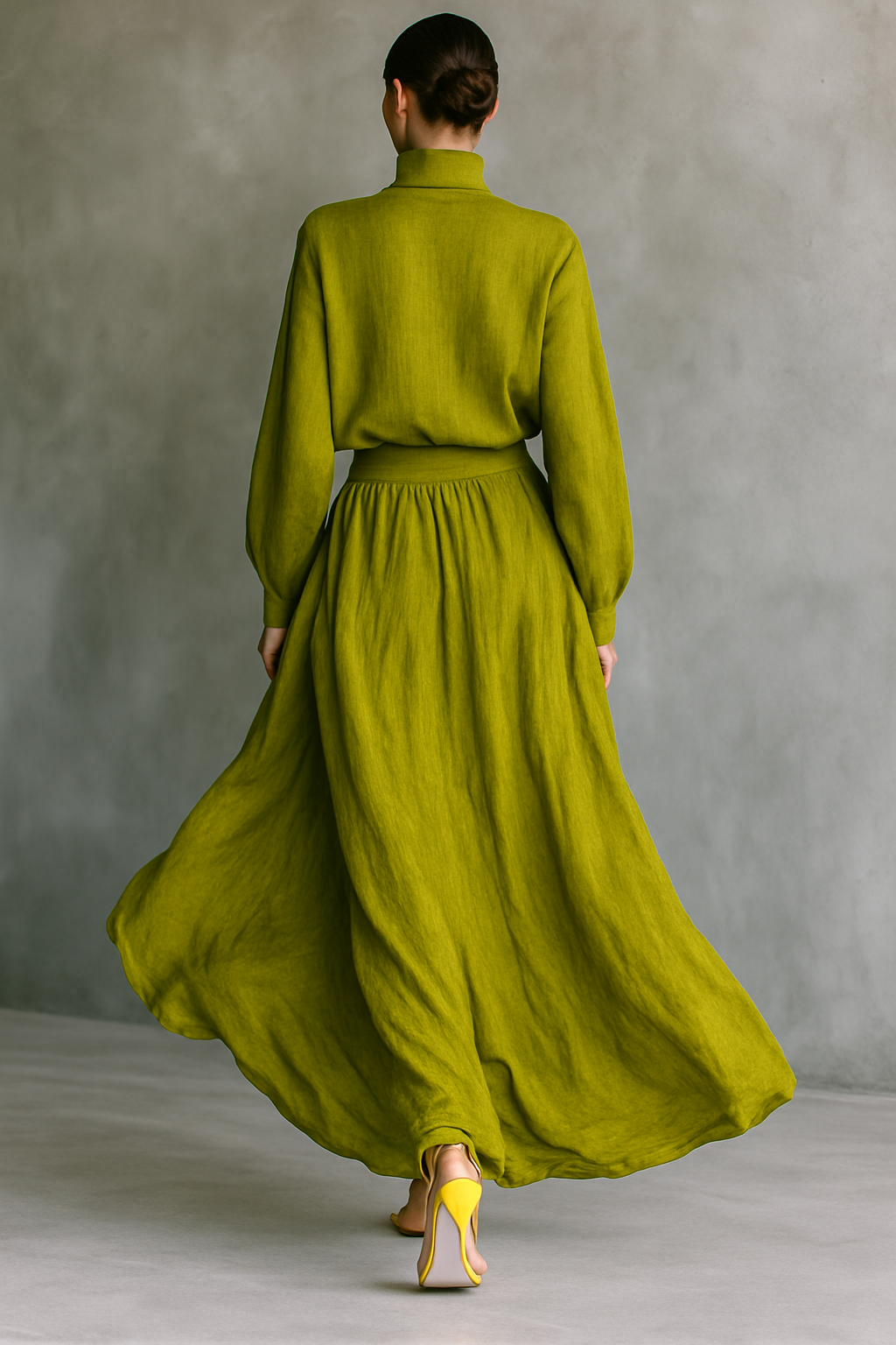 Green Women's Garment Made of Cotton and Linen