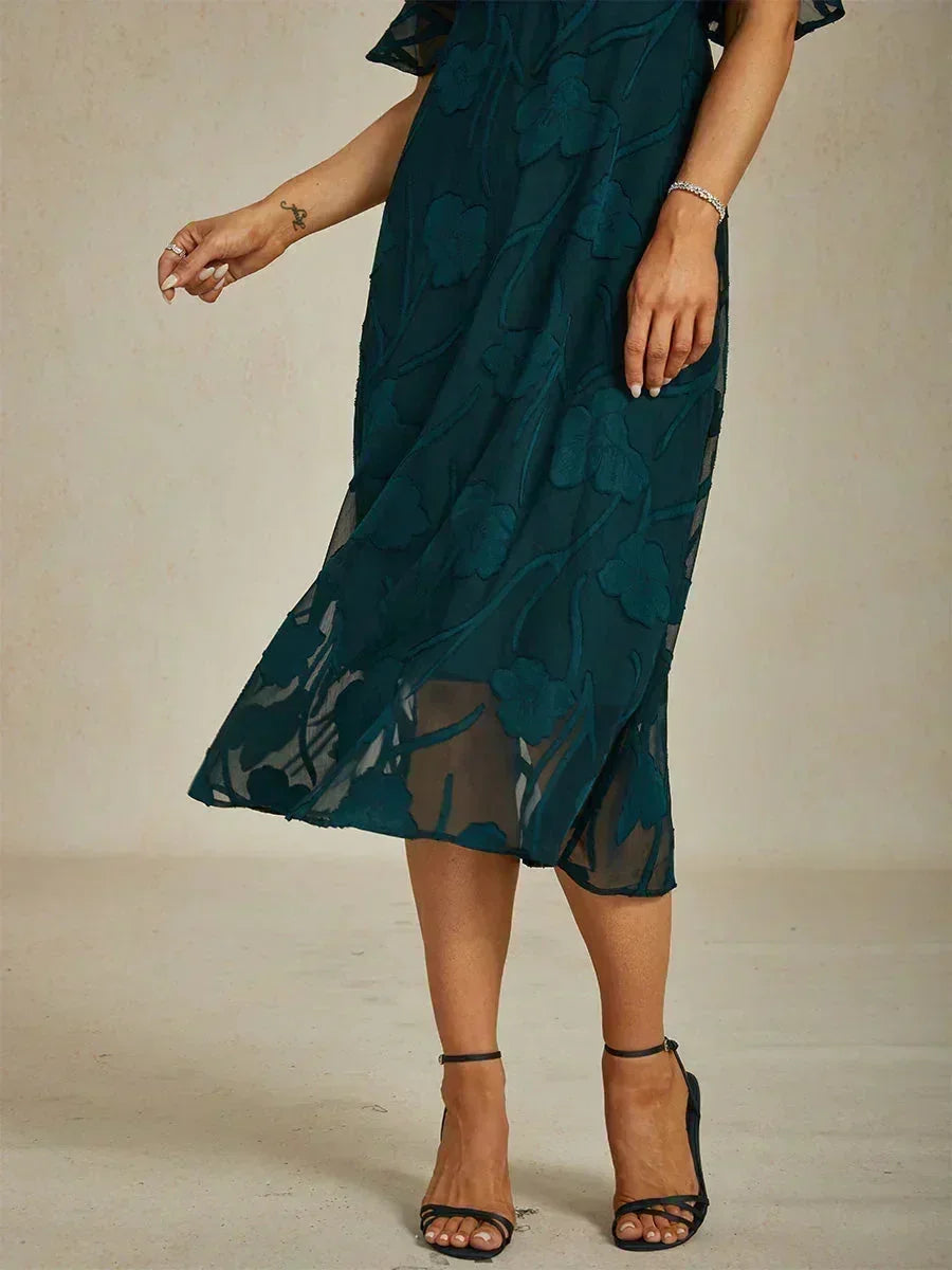 Maxi Dresses Made of Lace Fabric with Soft Sleeves