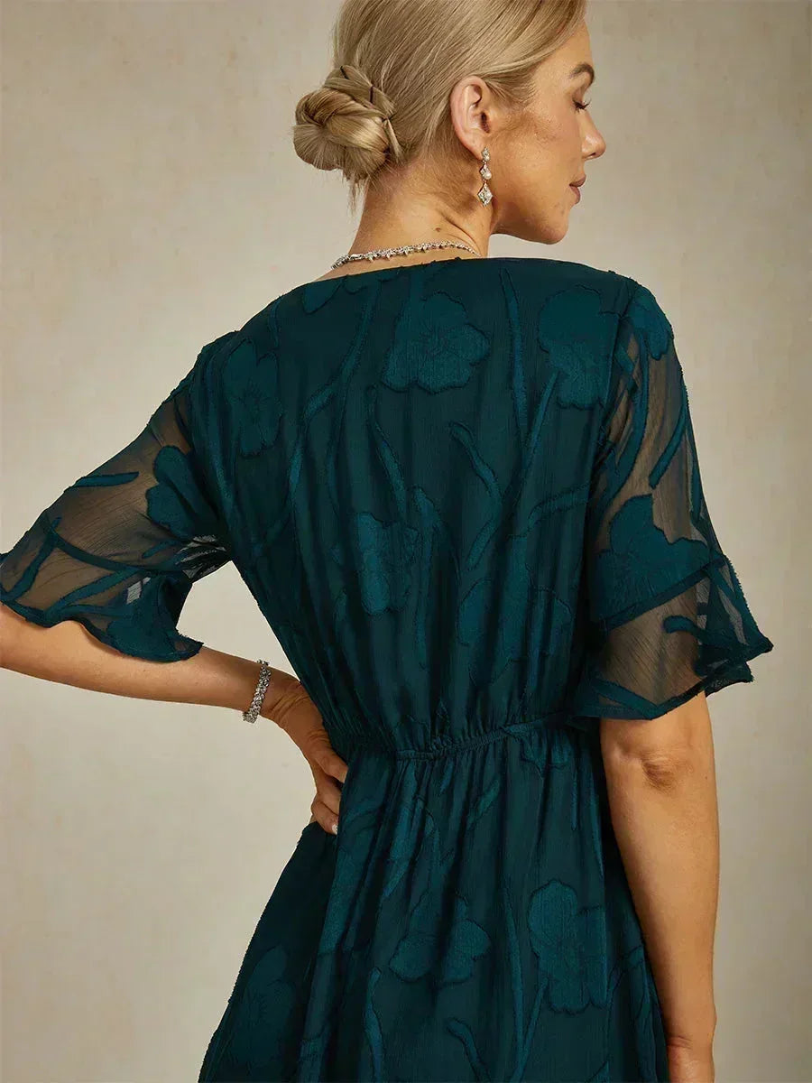 Maxi Dresses Made of Lace Fabric with Soft Sleeves
