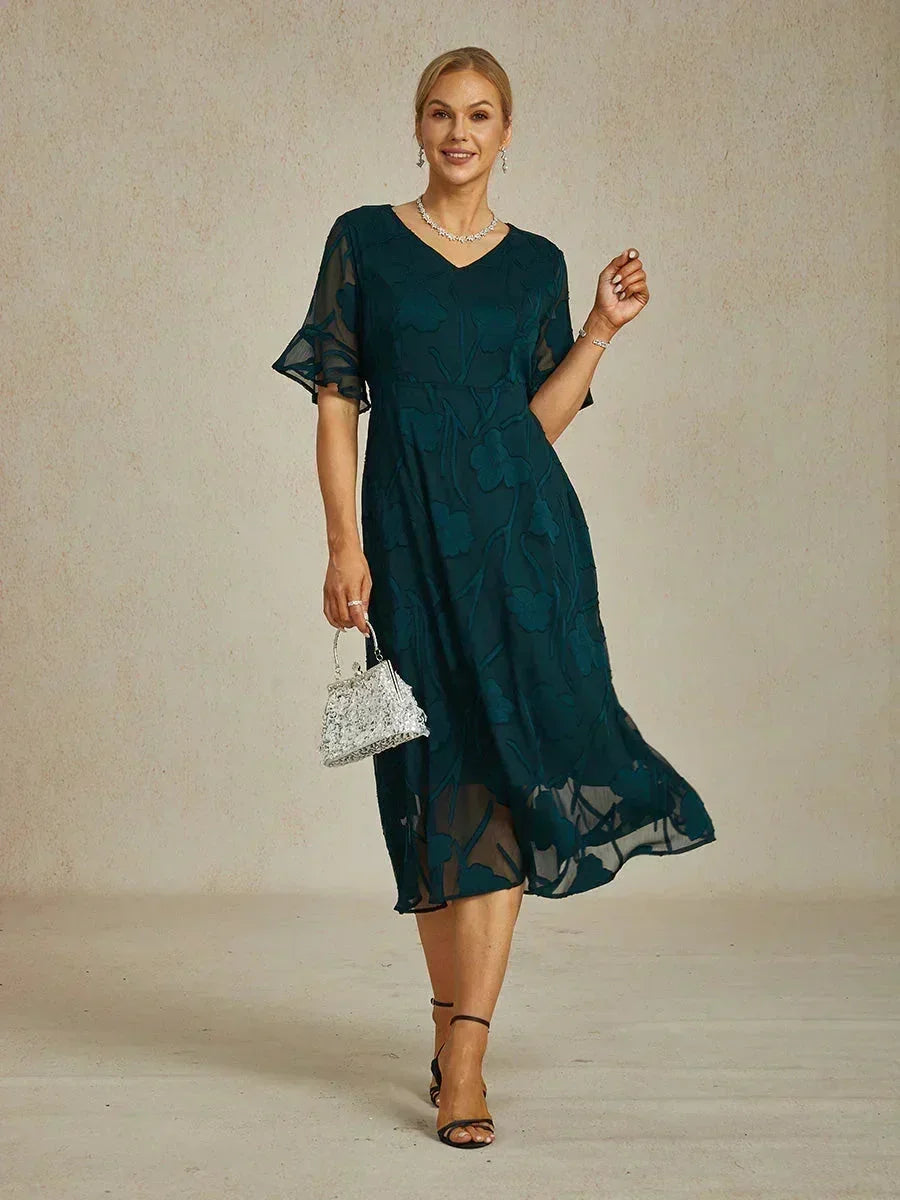 Maxi Dresses Made of Lace Fabric with Soft Sleeves