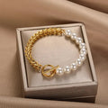 Elegant bracelet made of gold and pearls