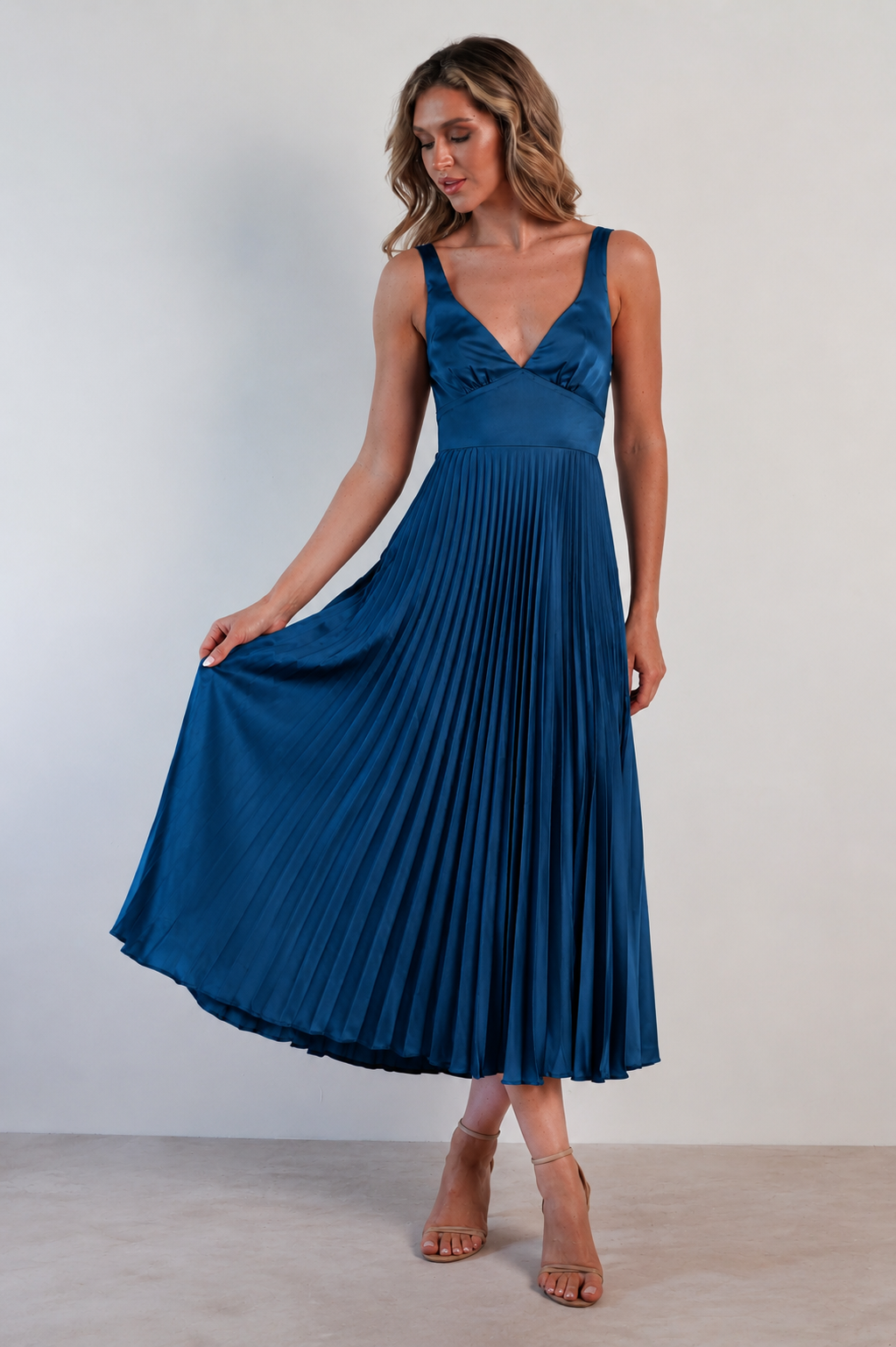 QUEEN | Elegant Maxi Dress with Soft Draping