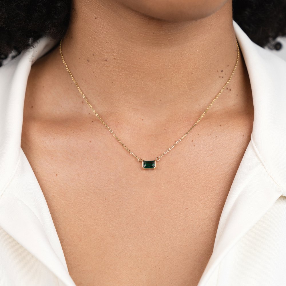 Delicate Pendant with Emerald