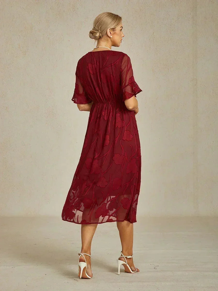 Maxi Dresses Made of Lace Fabric with Soft Sleeves