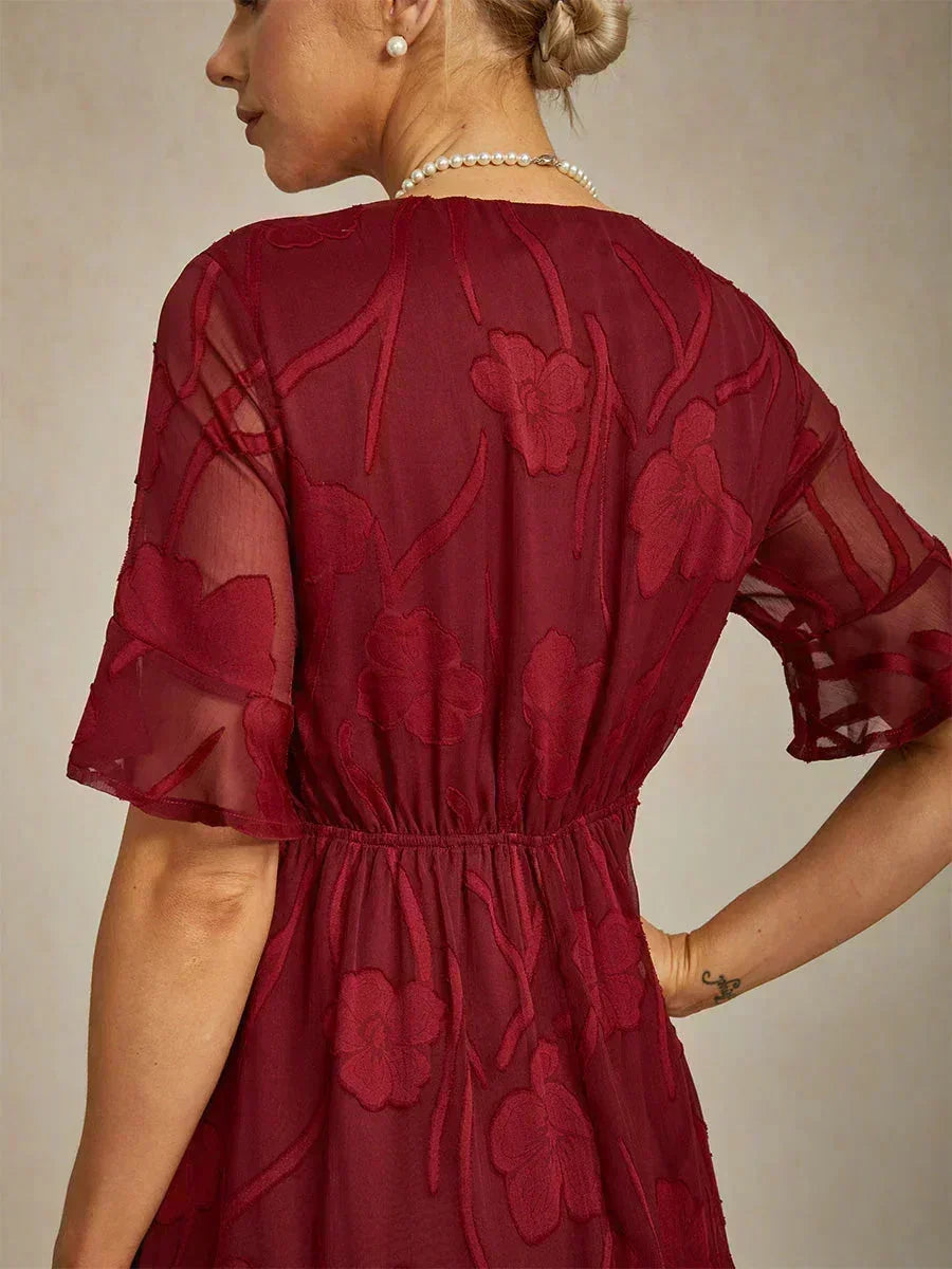 Maxi Dresses Made of Lace Fabric with Soft Sleeves