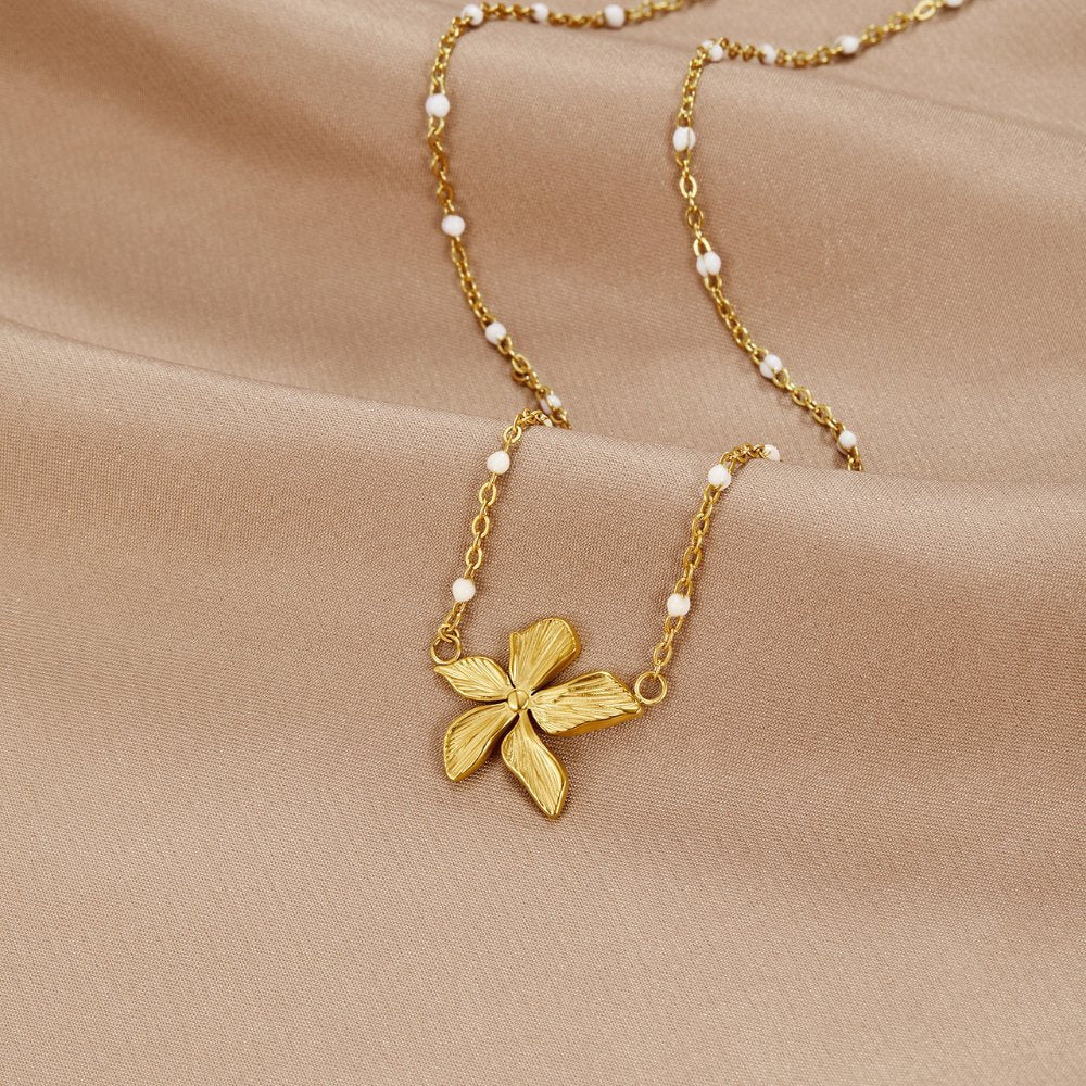 Elegant necklace with a gold flower