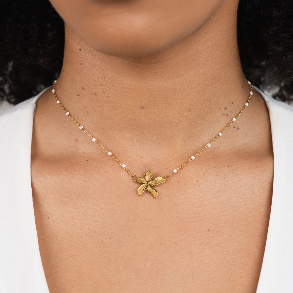 Elegant necklace with a gold flower